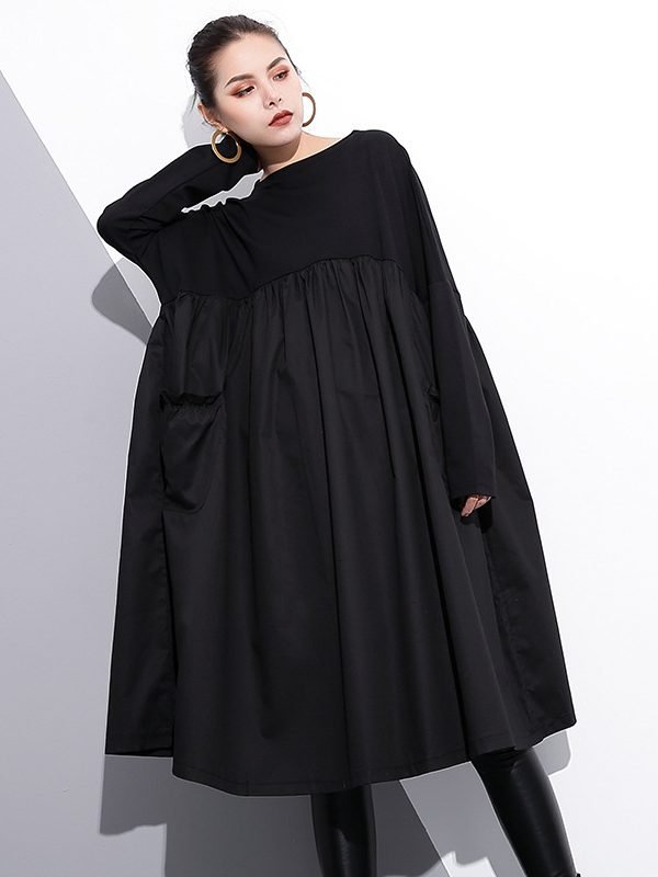 Черное, весеннее платье с О-образным вырезом и длинным рукавом.