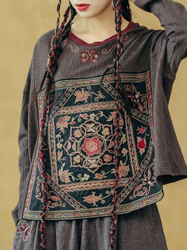 Блузка с этнической вышивкой